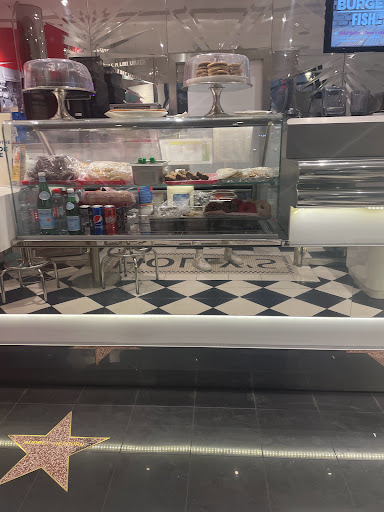 Photo 5 - HOLLY'S Diner