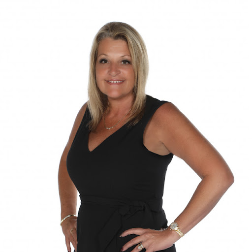 Ruby Sciuga Nebraska Realty Agent - Visual