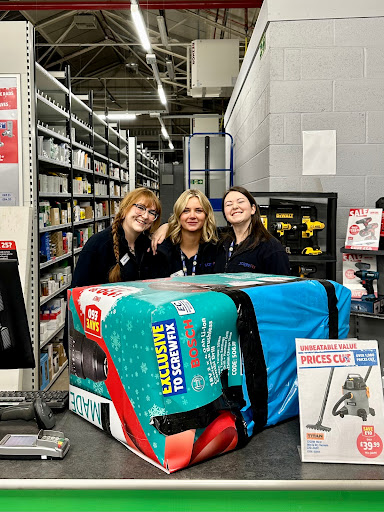 Screwfix Glossop - Visual