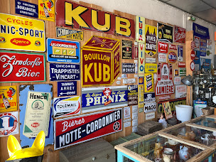 Photo n°2 de L'incontournable Brocanterie à Vivonne (Magasin de cartes de collection)