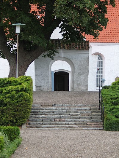 Photos of Besser Kirke