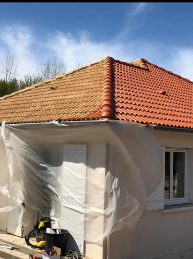 Photo de DL Habitat (Couvreur/Réparation/Démoussage/Traitement toiture) à Échiré (79410)