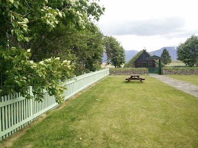 Photos of V&iacute;&eth;im&yacute;rarkirkja