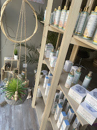 Photo n°9 de Le miroir d’Audrey à Saint-Amand-Montrond (Magasin de perruques)