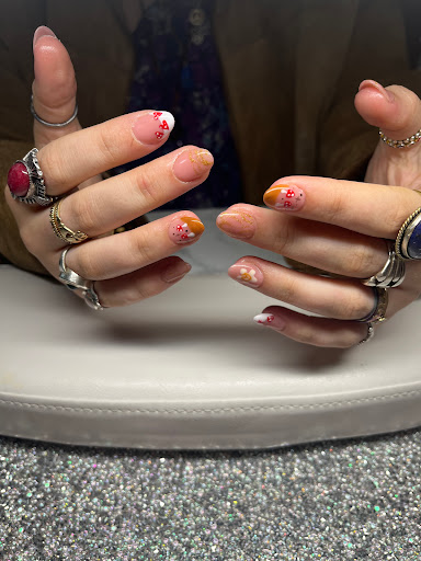 Stranger nails - Visual