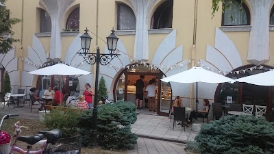 Photos of Stella Cukr&aacute;szda