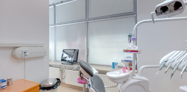 DENTAL STUDIO Klinika Stomatologiczna Licówki Implanty Usuwanie ósemek Wybielanie Chirurgia - Bielany