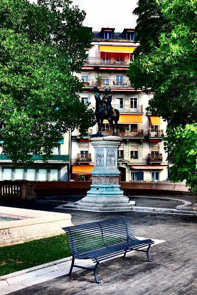 Square des Alpes