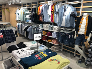 Photo n°9 de Jules Saint-Pierre-D'Oléron - fermé à Saint-Pierre-d'Oléron (Magasin de smokings)