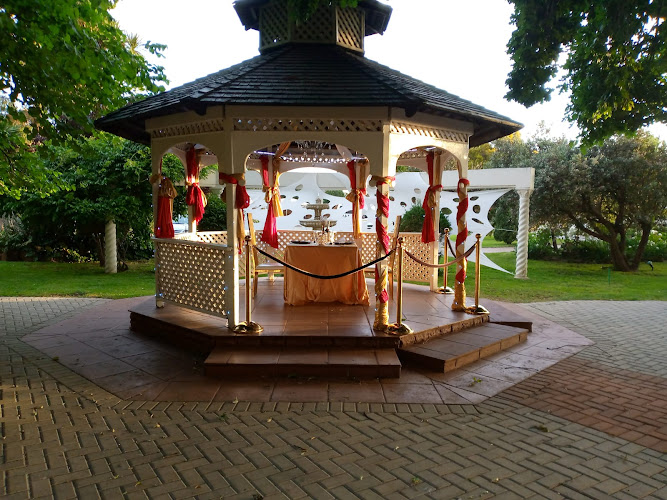 Airport Gardens Boutique Hotel