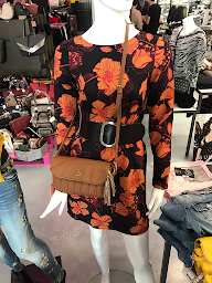 Photo n°2 de Fashion Store à Pruniers-en-Sologne (Magasin de vêtements)