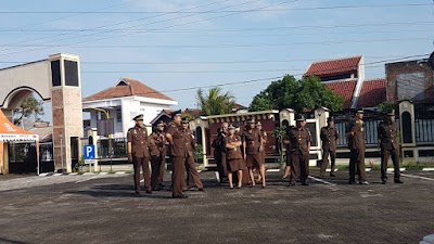 Photos of State Attorney Kediri