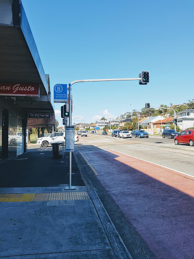 Pittwater Rd at Anzac Ave