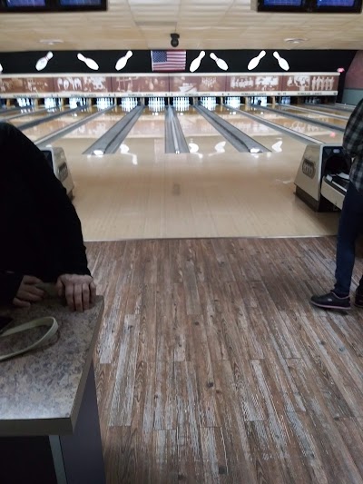 Romulus Lanes