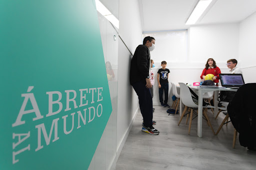 First Formación - Visual