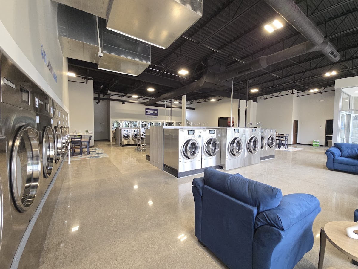 B2 Laundry Lounge facility with washing machines in Grand Rapids