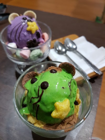Photos of Cats and Ice Cream