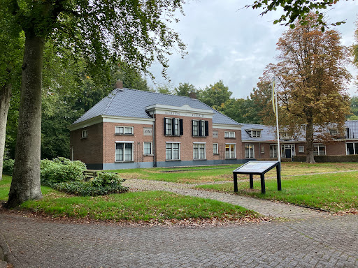 De Fundatie, huisartsenpraktijk en apotheek - Thumbnail