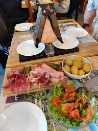 Photo n°5 de Le Refuge du Dahu à Auris (Restaurant servant de la raclette)