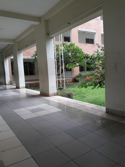 Photos of Khwaja Yunus Ali Laboratory School and College.
