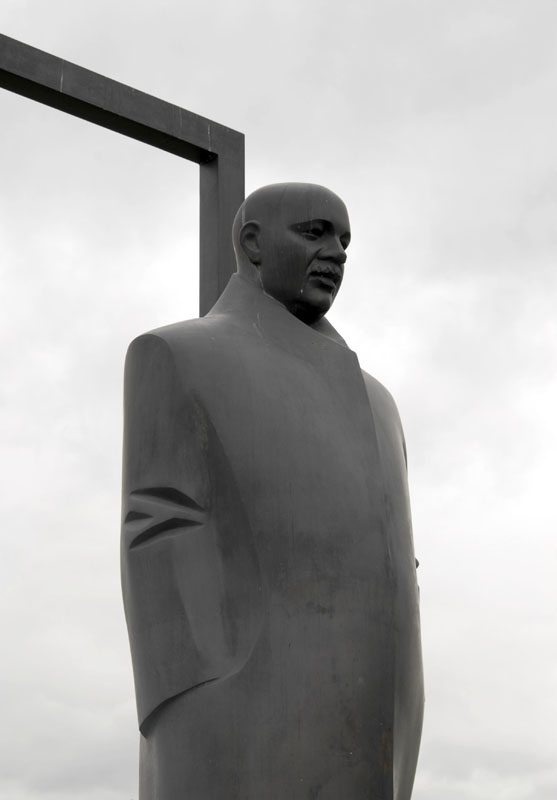 Spomenik Većeslavu Holjevcu