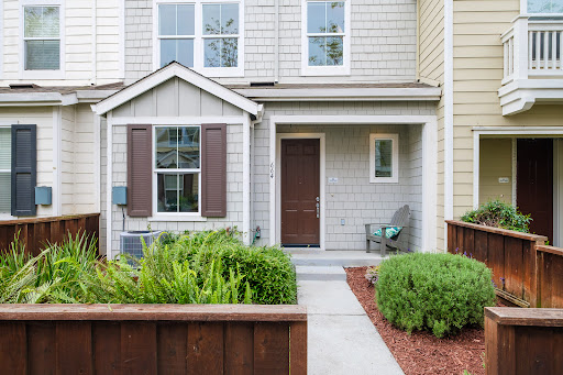 Linh Ly, REALTOR | Rainmaker Real Estate - Thumbnail