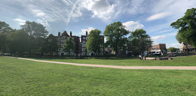 Town Hall Ave, Chiswick, London W4 5DT