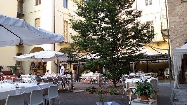 La Signora in Rosso Osteria e Vineria