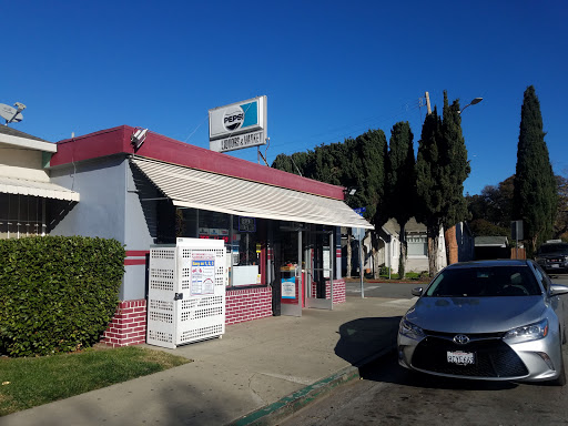 M & M Liquor & Grocery Store