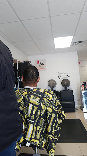 Roxi's Hair, Makeup, Plus More (Unisex Salon) - Thumbnail
