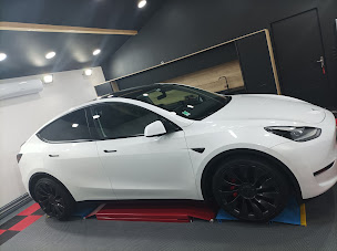 Photo n°7 de Demoniac Detailling –PPF Certifié XPEL Céramique Certifié KRYTEX à Saint-Sorlin-en-Valloire (Service d'esthétique automobile)