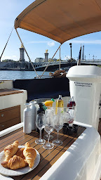 Photo n°11 de WeBoat - Croisière en bateau privé sur la Seine à Paris à Paris (Agence de voyages)