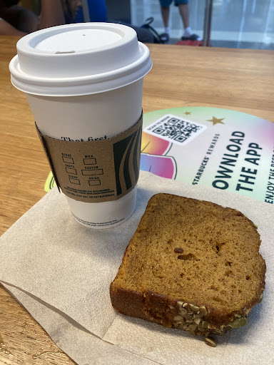 Starbucks Gate D10 - Thumbnail