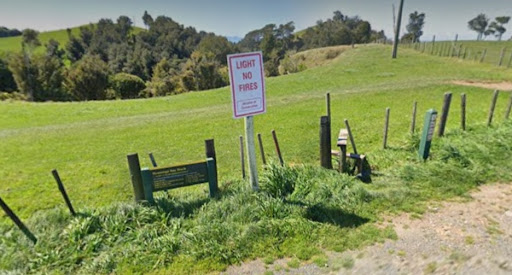 Homunga bay track car park - Thumbnail