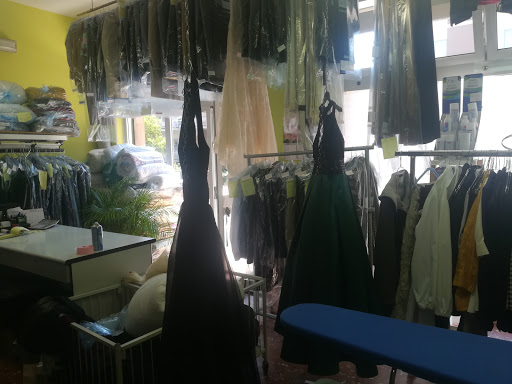 Tintoria Royal Cleaners Gallery - Italy