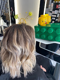 Photo n°17 de 5TH Avenue Coiffure à Terrasson-Lavilledieu (Salon de coiffure)