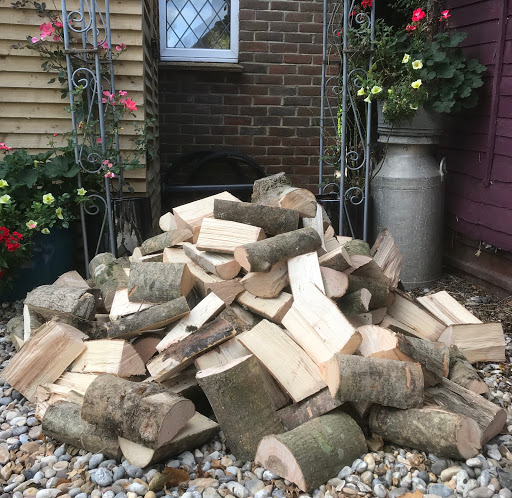 Logs and Lawns at Grasshoppers - Thumbnail