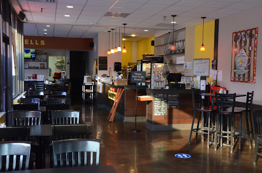Eggshells Restaurant - Visual