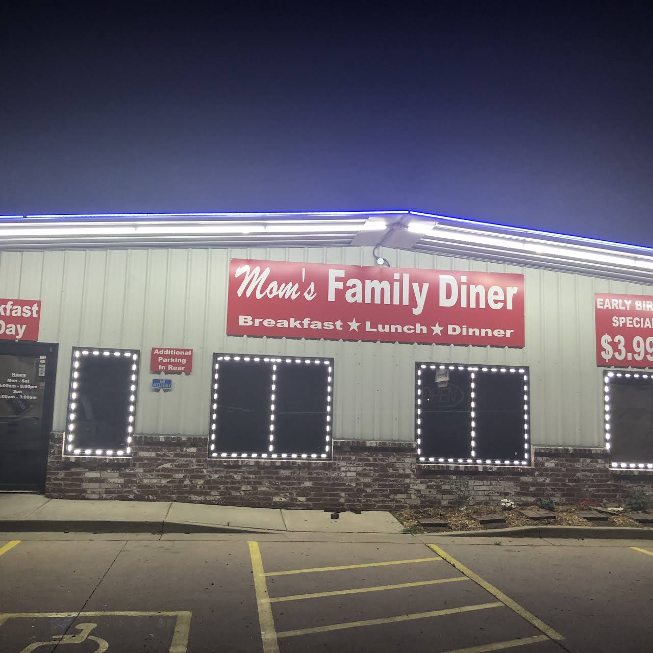 Mom's Family Diner (Bixby) Diner in Bixby