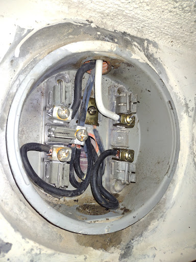 Servicio de electricidad e instalaciones eléctricas Martínez