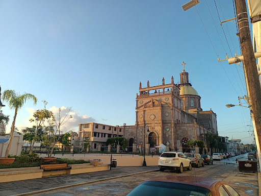 Plaza Isauro Alfaro - Thumbnail