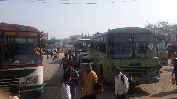 Aligarh Bus Stop, Author: Mojahar Ali