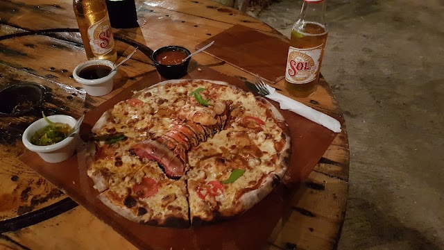 ROOTS Pizzas a la leña Isla Holbox