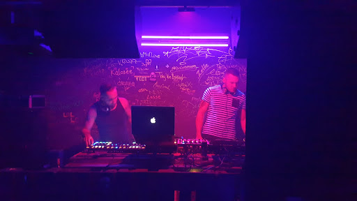 P11 CLUB & BAR