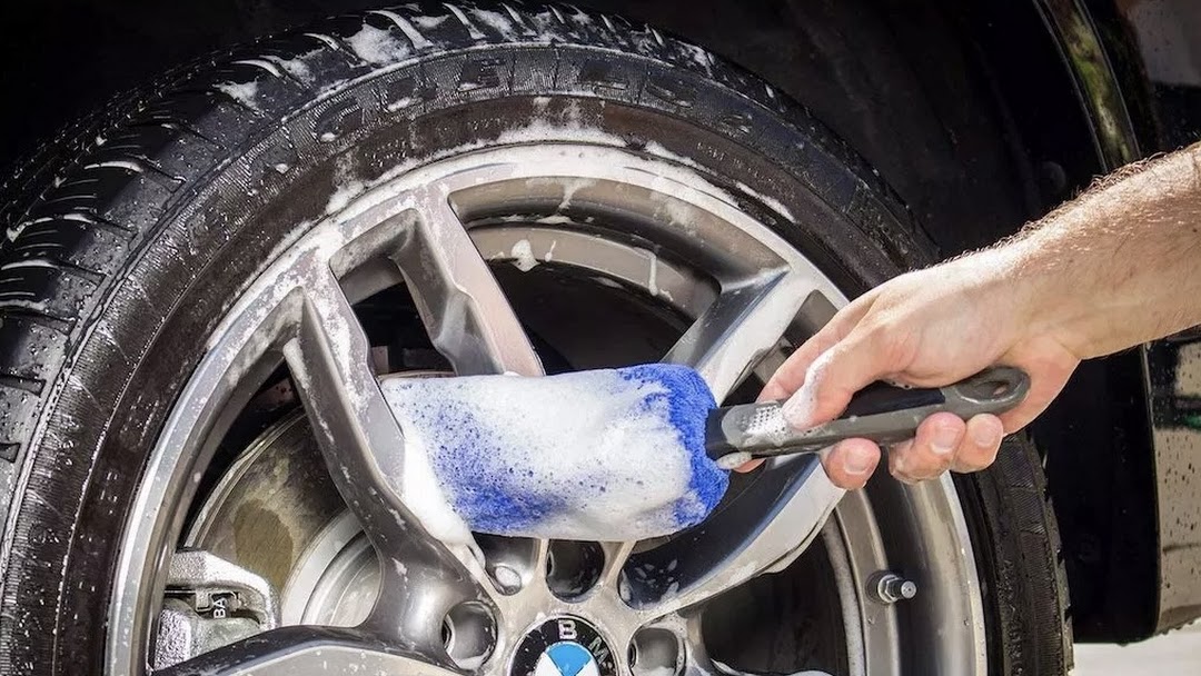 GBL Wheel Cleaner London - You can order (GBL) here at good rates and also  at convenient responsive delivery service.