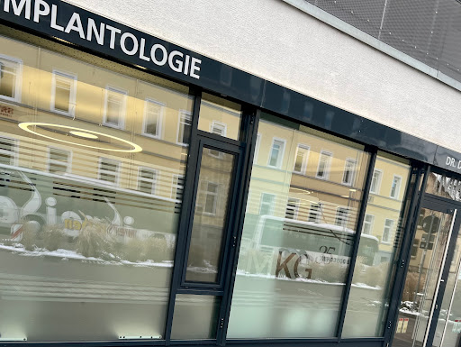 Zahnaerzte im WIZ: Praxis für Implantologie, Endodontie und ästhetische Zahnheilkunde - Thumbnail