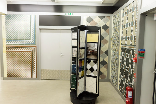Topps Tiles Reading - Hardware store
