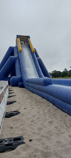 Hüpfburg/Rutsche für Kinder am Strand