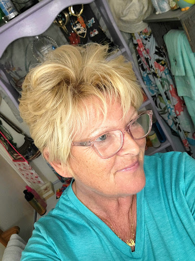 Patrick's Salon - Visual