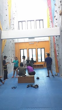 Peak To Peak Indoor Climbing Gym, Author: Tian Loebis